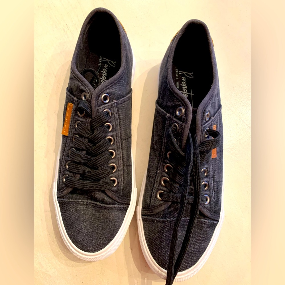 Riverstone in Charcoal Canvas Unisex